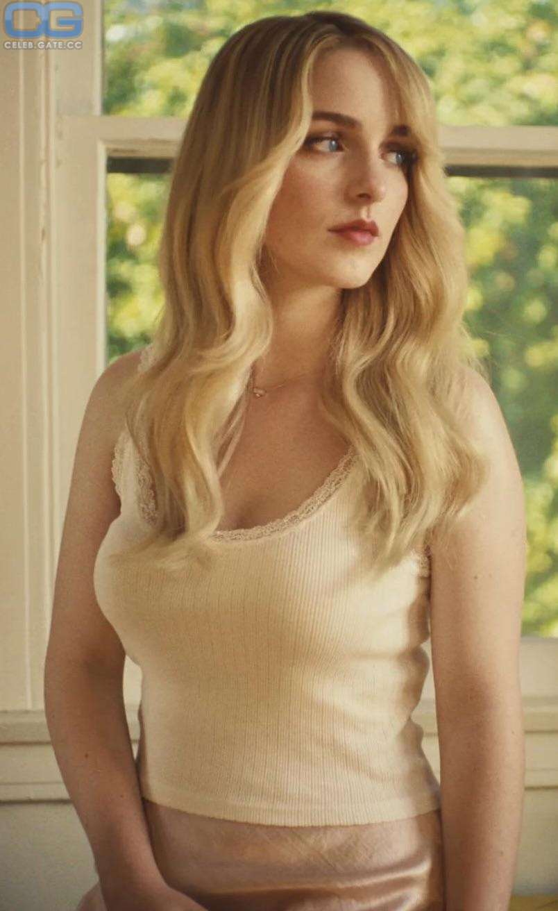 Mckenna Grace 1035.jpg