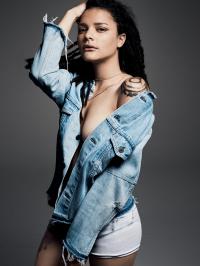 Sasha Lane 1000