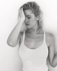 Adriana Abenia 1021