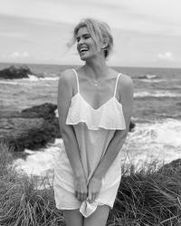 Adriana Abenia 1027