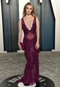 Betty Gilpin 1005