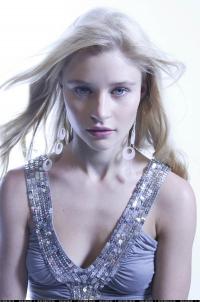 Emilie de Ravin 1000