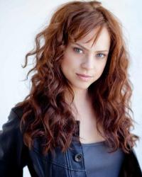 Fiona Dourif 1007