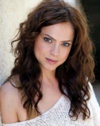 Fiona Dourif 1035