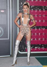 Miley Cyrus 1055
